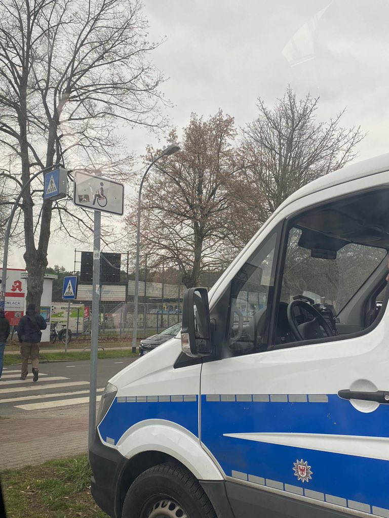 Azv03_'s tweet photo. Red card to the @PolizeiBB vehicle in the disabled car park https://t.co/28O7y9nNWv