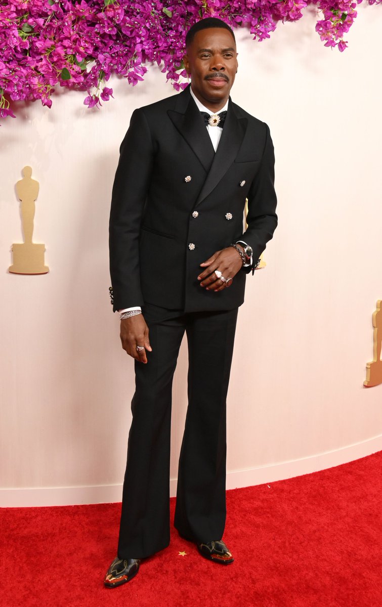 Colman Domingo arrives at the #Oscars2024. See every look here: bit.ly/4a8f4T