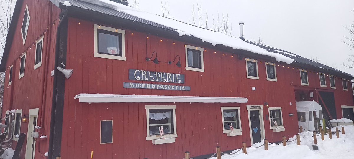 Une belle après-midi à la crêperie 'Du côté de chez Swann' à St-Antoine-de-Tilly 👇: creperiechezswann.com Les propriétaires sont bretons donc les crêpes sont forcément excellentes !😁 'Ils ont des chapeaux ronds...🎵'