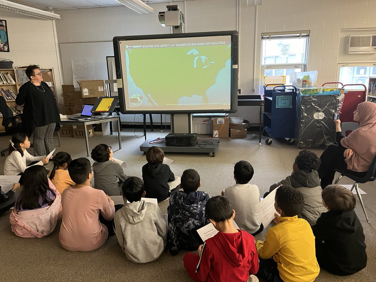 Our first solar Eclipse club meeting @TDSB_Grenoble A student rep was nominated from each class to attend. After each meeting, their responsibility is to bring the info back to teach their classmates 🌖 🌞 🌍