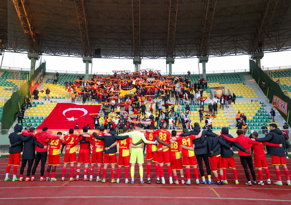 Goztepe's tweet photo. İyi Geceler Şanlı #Göztepe Taraftarı💛❤

#İnanGüzelGünlere https://t.co/R8uXdpjg8J