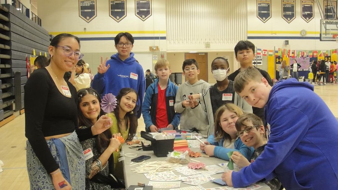 On Friday, we had our annual Culture Con. 5th graders from Joppa View Elementary visited to learn about various cultures through crafts, music, and dance. 📸: Angela Perena #hallpride 🐊 #diversitymatters
