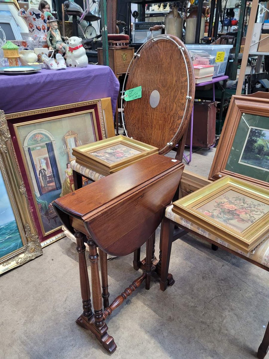 A very popular little item at the Collectable Curios stalls in St George's Market today, a perfect little drop leaf table!

info@collectablecurios.co.uk

#DropLeafTable #OccasionalTable #CoffeeTable #Collectables #Curios #Antiques #ShopVintage #StGeorgesMarketBelfast