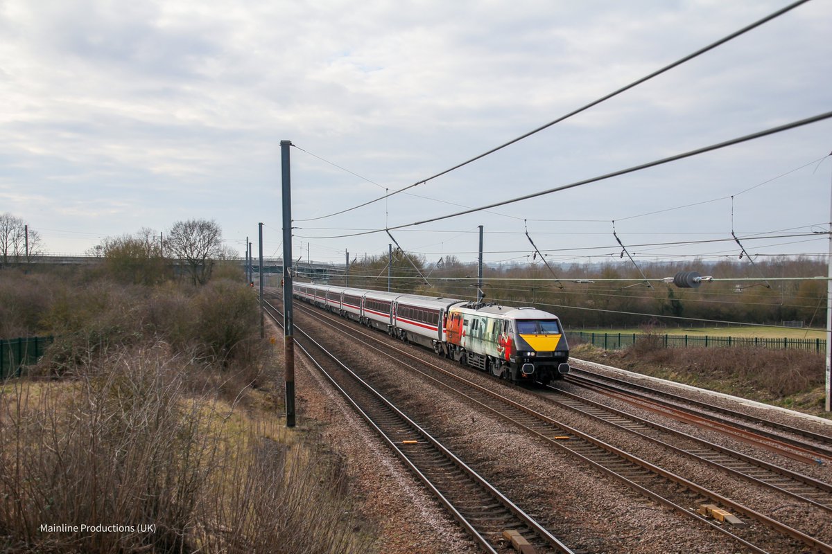 It's been a while...

91111 + NL17 (82225) 1N81 KGX-YRK at Ickleford (09/03/24)

<a href="/225groupuk/">225 Group</a> <a href="/LNER/">London North Eastern Railway</a> @paulrg