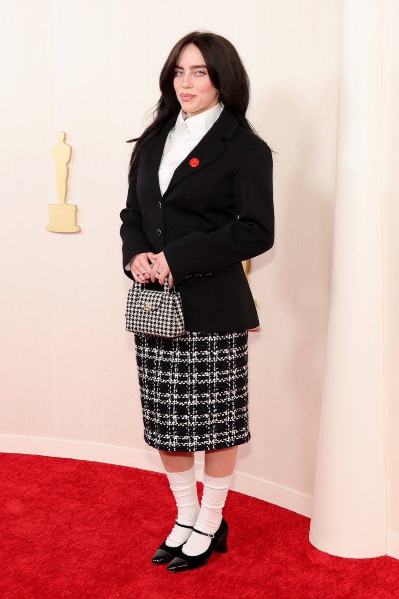 #Oscar nominee Billie Eilish is on the red carpet for the Academy Awards