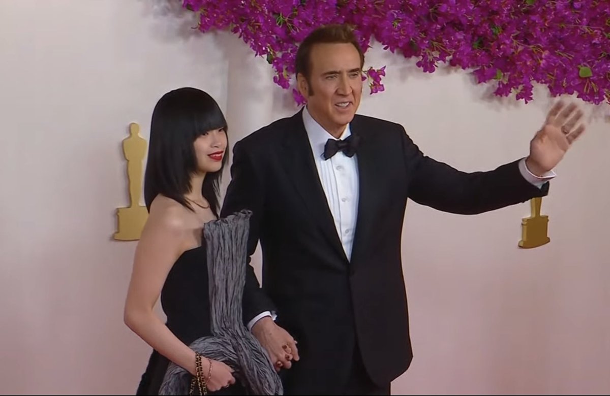 Nicolas Cage and his wife Riko Shibata have arrived to the #Oscars📷