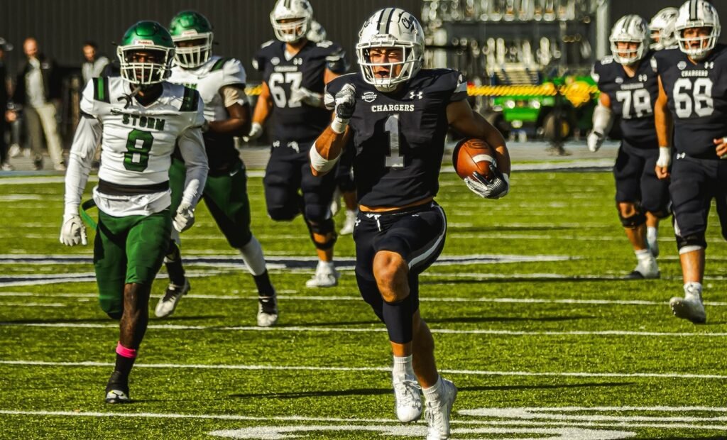 2024 CFL Draft profiles: Hillsdale College RB Michael Herzog battles size questions with big accolades Via @TheJCAbbott 3downnation.com/2024/03/10/202… #CFL #CFLDraft #CFLCombine