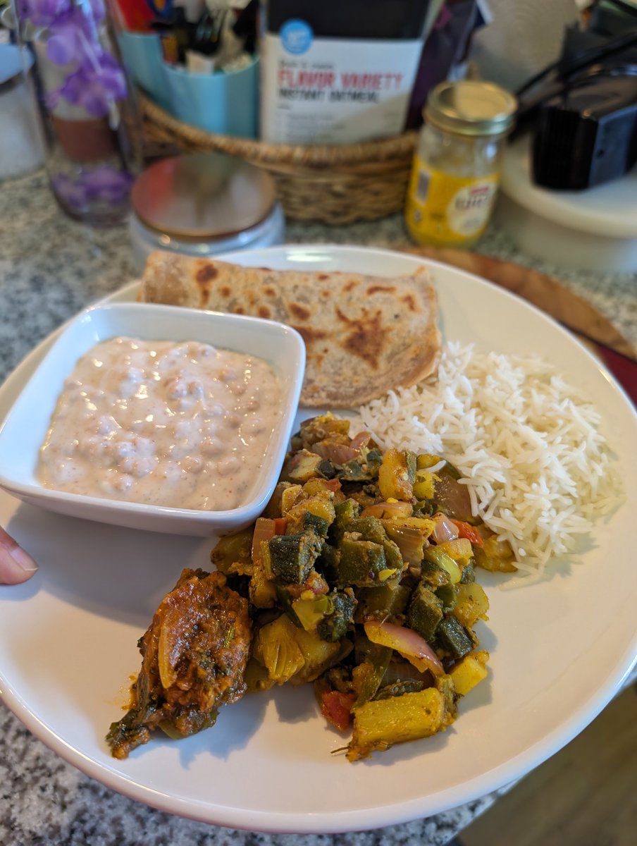 Weekend off after 12 straight days of work.
Bhindi masala is an act of true love in three steps.
Fry your bhindi/okra, potatoes, and tomatoe puree in 3 different steps to get it restaurant style.
#PCCMEats