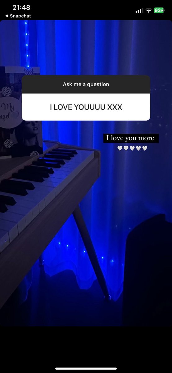 the card i got grace is on her piano🥹😭