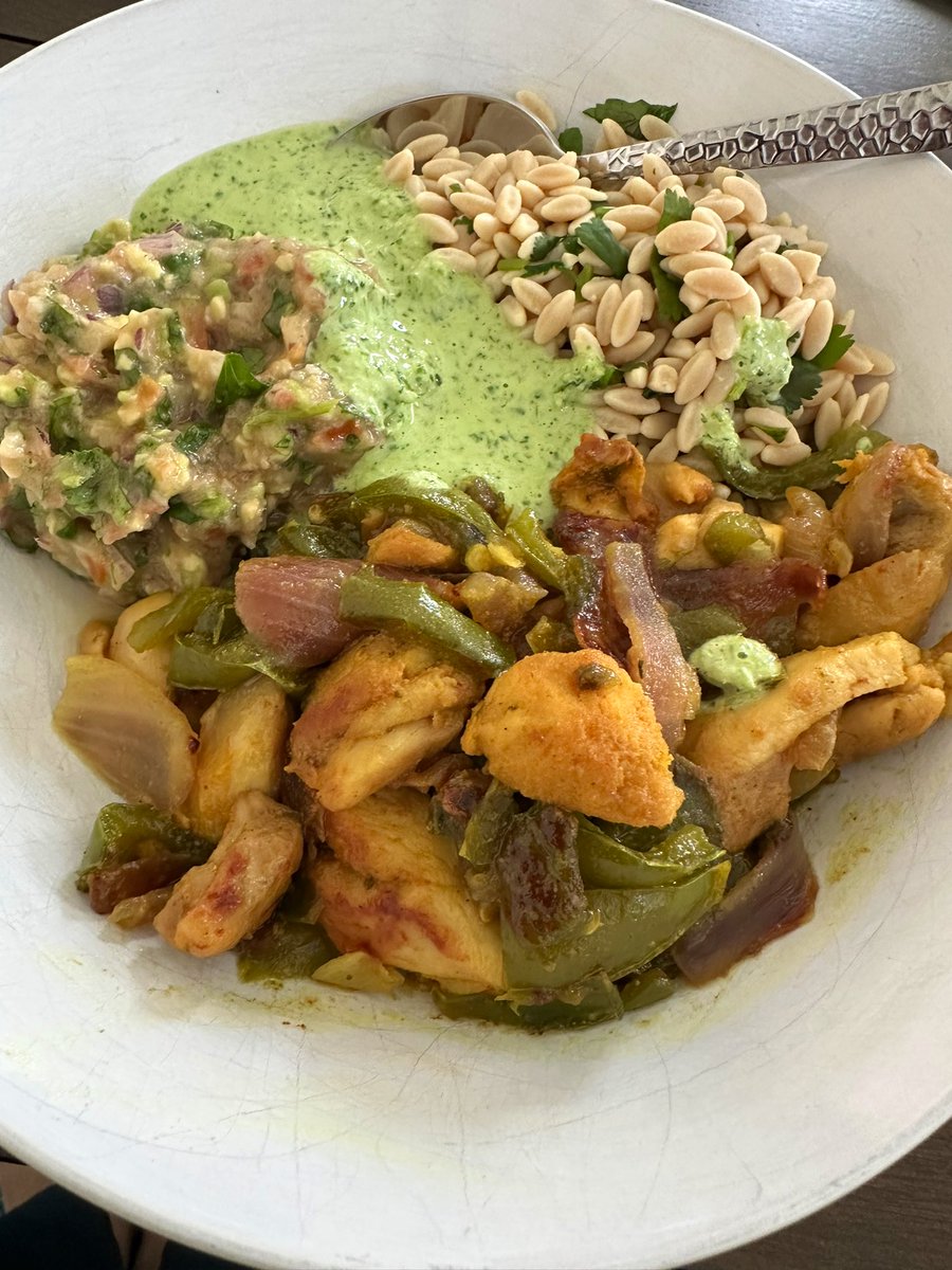 Sunday lunch is chicken fajita bowls with keto ‘rice’ & avocado salsa & cilantro yogurt ‘crema.’

The rice is a bit chewy, need to cook it longer. Everything else is spot on! 😋

#lunch #fajitas #chickenfajita #keto #ketorice #mexicanfood #salsa #guacamole #avocado #SundayFunday