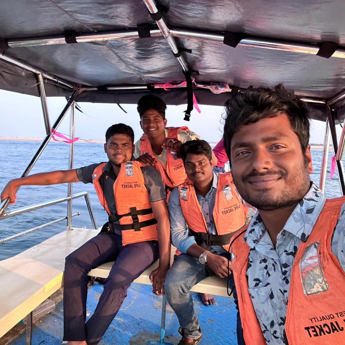 OdishaSeaTurtle's tweet photo. Our trustee, Dillip Kumar Biswal, visited us at Devi River Mouth and discussed our future endeavours.

The friendship between our co-founder @SoumyaMarineWL and Dillip, ignited shared passion to climate leadership, garnered recognition in #LimcaBookRecord - 2019. @dfopuriwl #Puri https://t.co/CtUYMucuSI