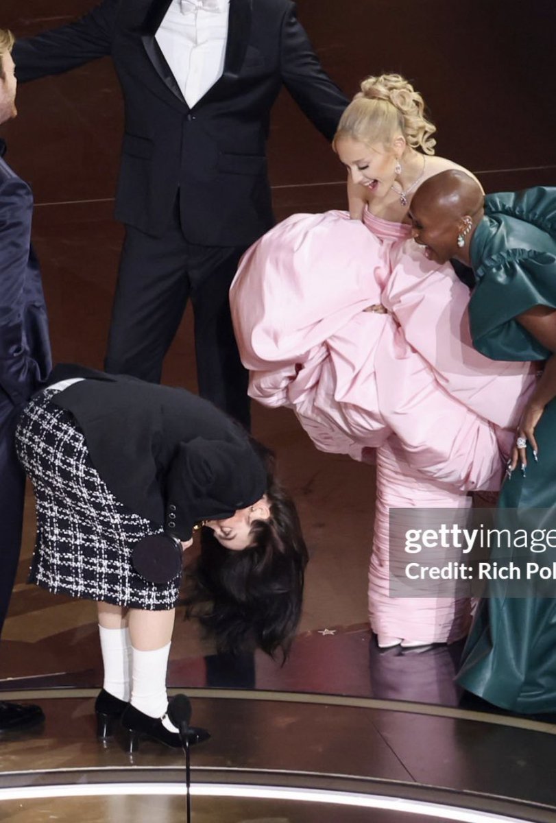 Billie Eilish bows to Ariana Grande and Cynthia Erivo after winning an Oscar