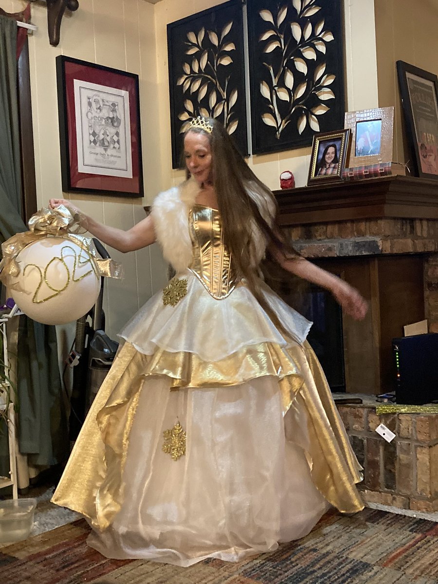 SingleyRachel's tweet photo. In Celebration of the Oscars I give you Celebration Barbie!! I’d like to thank  @IHC_guy  for the math assist on circle skirt pattern drafting, and my inner child for having the idea in the first place. I couldn’t be prouder! https://t.co/lZ45cb2vhG