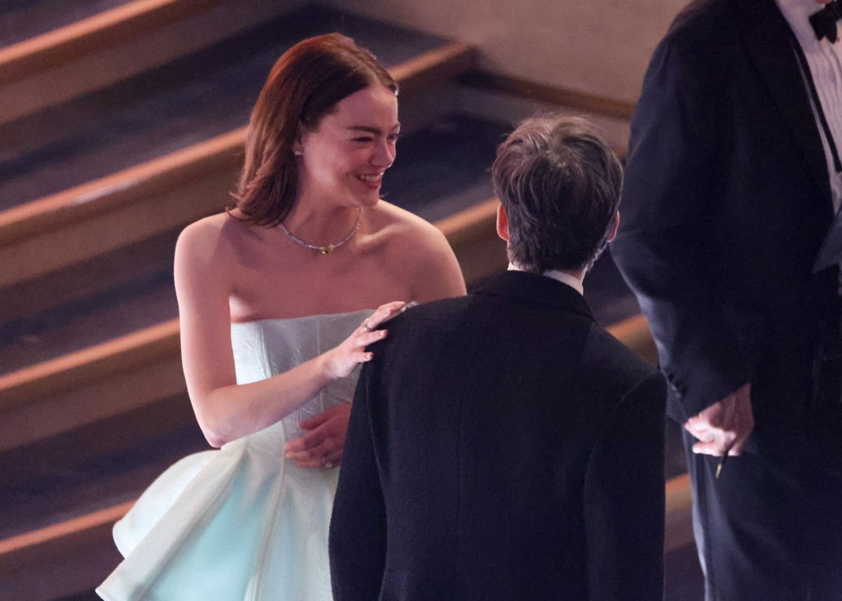 cinemaphantom's tweet photo. estou extremamente orgulhoso da campanha linda e significativa que a lily teve nessa temporada e não vou dizer que não fiquei chateado por ela ter perdido, mas também estou feliz pela emma stone ter seu belo trabalho com a bella baxter reconhecido. hoje a noite é de vitórias! https://t.co/8SitypntlB