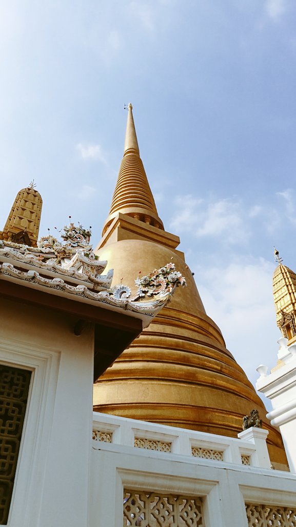 wissawach's tweet photo. เมื่อคนคิดว่ามีความเจริญทางวัตถุมากขึ้นเพียงใด 
ก็หาวัตถุนั้นมาครอบครอง เพื่อตอบสนองกิเลสของคนคนนั้น
เมื่อคนคิดว่าการครอบครองวัตถุที่เจริญขึ้นมาก ไม่ช่วยละค��ายกิเลส ก็ลดการครอบครองวัตถุนั้น
คนคนนั้นก็เริ่มเจริญทางใจ https://t.co/MKVQ7kpwHu