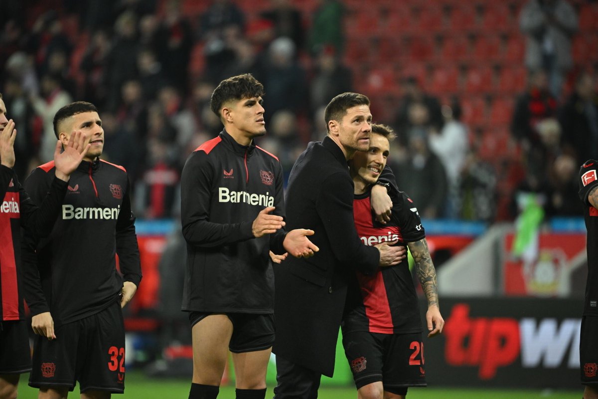 PrecisionDva's tweet photo. Resultados - Bundesliga ⚽️🇩🇪

* Bayer Leverkusen 2 vs. Wolfsburg 0.

Goles: Nathan Tella 37' y Florian Wirtz 86'.

* Eintracht Frankfurt 3 vs. Hoffenheim 1.

Goles: Robin Koch 32', Junior Ebimbe 50' y Mario Gotze 64' / John Brooks 6'.

#Futbol #Bundesliga #Deportes #PrecisionDva https://t.co/2MSbum4E64