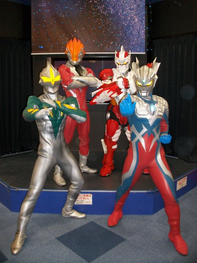 U55TDG25_2pence's tweet photo. #ウルトラマンゼロ
#ミラーナイト
#グレンファイヤー
#ジャンボット
12年前
シュワッチベースひたちなかの、「震災後、日が経って営業再開して初めてのヒーロー登場日」
ガッツリ人が来て、彼らもほぼ1時間近く撮影会に出ずっぱりかな？

「ヒーローが必要なんだよ金城君」を体感した場だった https://t.co/naTvfCuaRN
