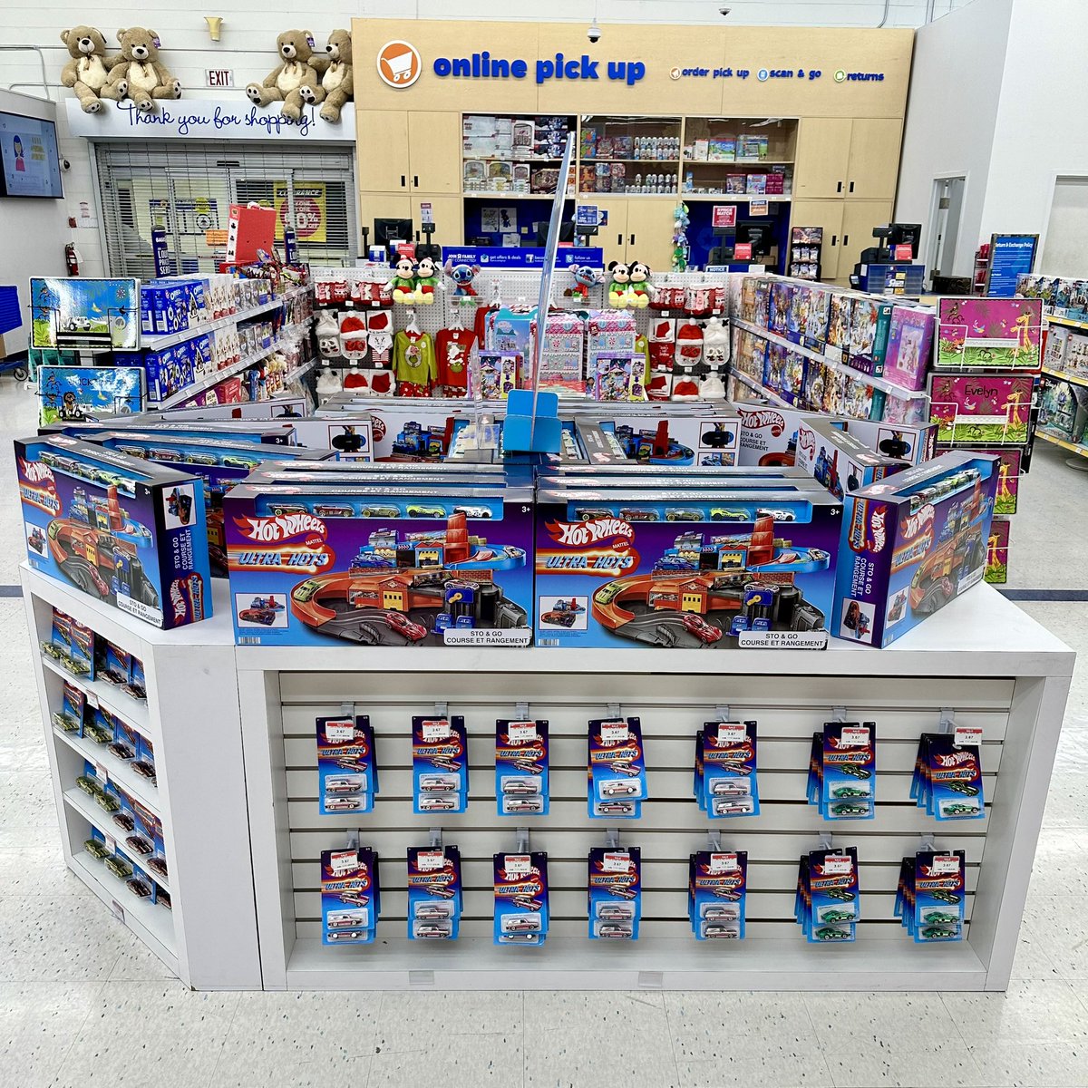 T3XACAN0's tweet image. I merchandised the (TOP TOY) Hot Wheels Ultra Hots - Sto &amp;amp; Go Playset (R Exclusive) on the demo table. 🔥🚗💨
📸: TAKEN: OCTOBER 31, 2023
📌: POST: MARCH 10, 2024
#toysruscanada #sherway #mattel #hotwheels #ultrahots #stoandgo #retro #rexclusive #toptoy #demotable