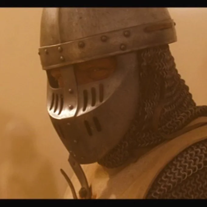 映画でこの兜を再現してるやつ見つけてテンション上がった 