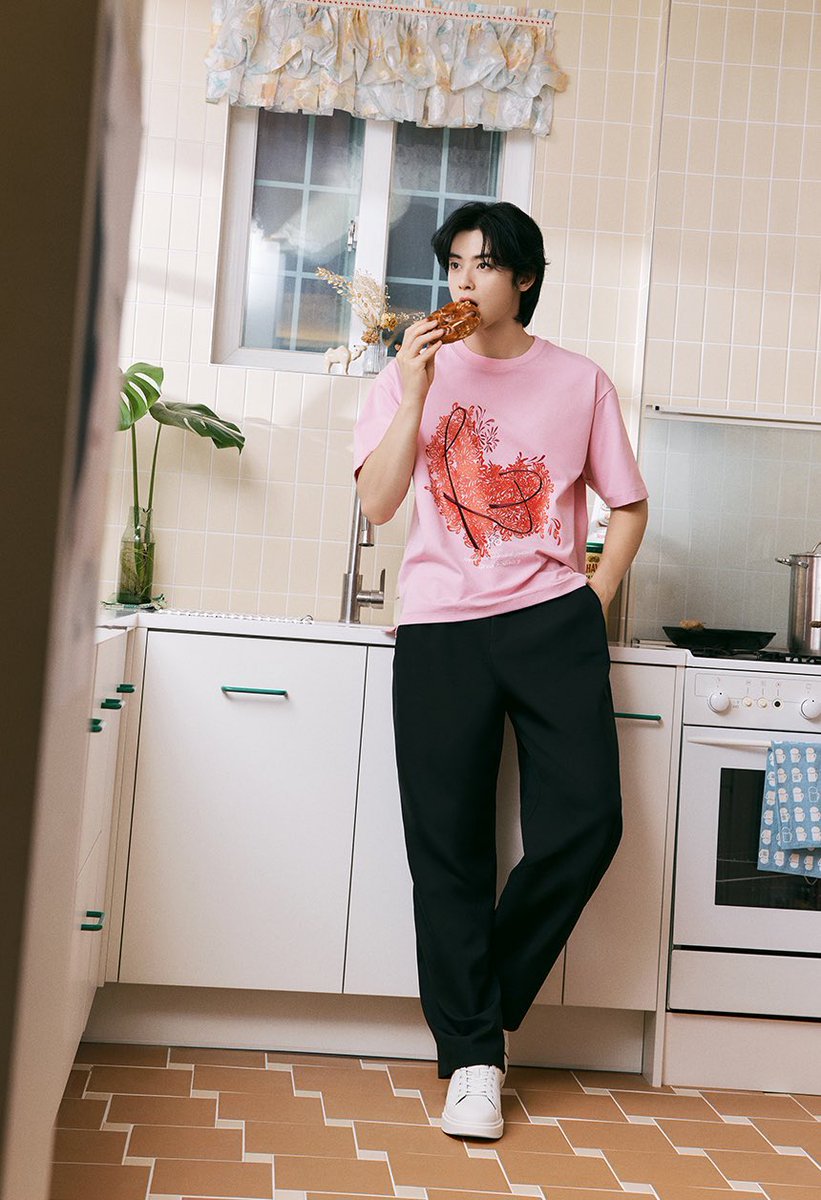 cew_33097's tweet image. อึนอูกับ #Liberclassy หล่อมาก ใส่เสื้อผ้าแบรนด์ไหนก็ดูดีจริงๆ ตัวท็อปมากเป็นพรีเซ็นเตอร์เสื้อผ้าทับไลน์กันฉ่ำ เก่งอะ💞

#CHAEUNWOO #차은우 #ชาอึนอู