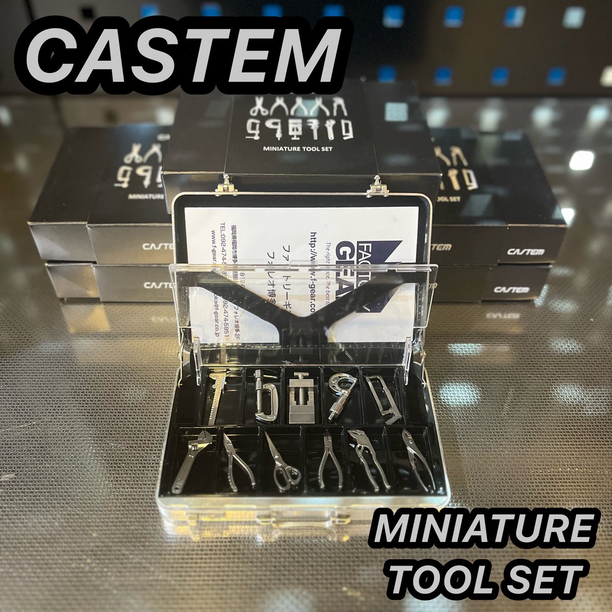 FG_HAKATA's tweet image. CASTEM
MINIATURE TOOL SET

外側はミニチュアアタッシュケース
内側には精密に作られたミニチュア工具
非常にリアルに再現されてます！
そして何より、名刺が入れられます…

"ロマンの詰まった名刺入れですね🤫"

 #ファクトリーギア
 #ファクトリーギア博多
 #CASTEM