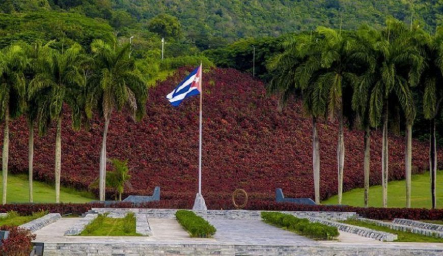 Honor y Gloria Eterna a los combatientes caídos del II Frente Oriental Frank País García. #CubaViveSuHistoria #FidelPorSimpre #SantiagoDeCuba #GenteQueSuman