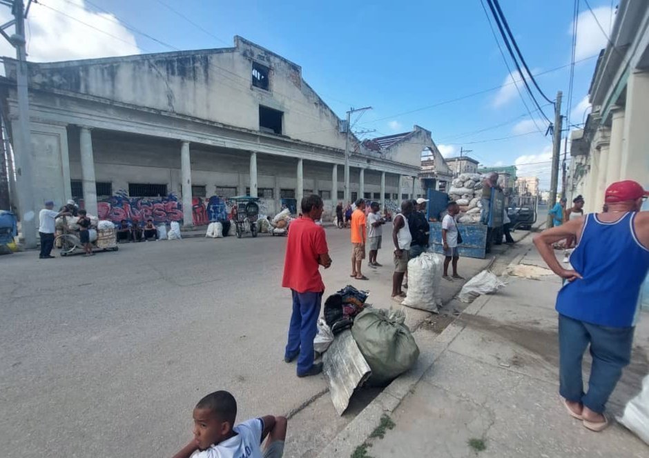 Fin de semana de recogida de materias primas en muchos barrios del país, con #GER y los #CDRCuba #Cuba #MiBarrioRecicla