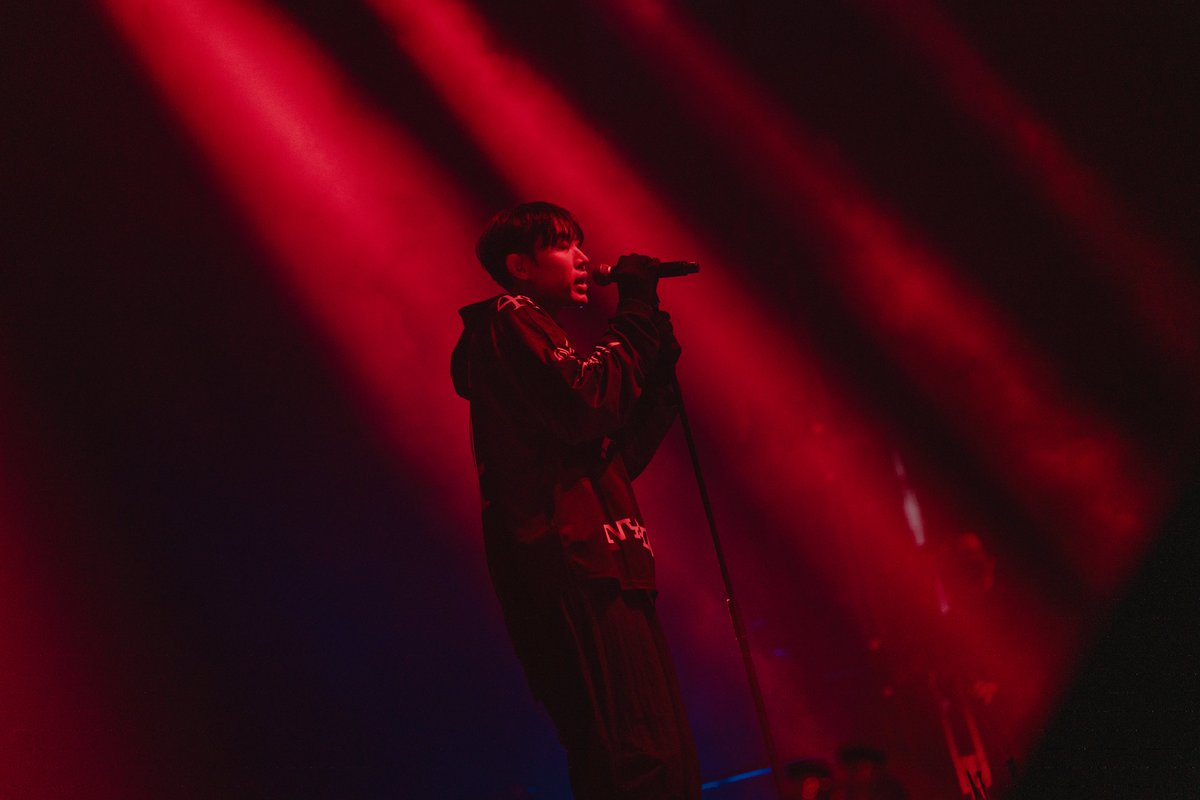 KpopStarzLive's tweet photo. [#DEANTabberMY] Official concert photos 2️⃣

 #DEANwithTabberLiveinMalaysia #DEANinKL #TABBERinKL #DEAN #TABBER https://t.co/ZXcWh8Wf92