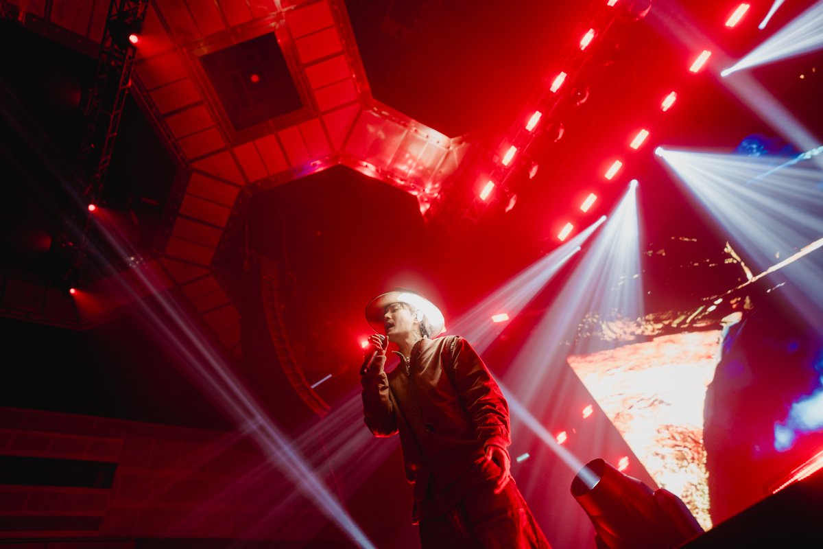 KpopStarzLive's tweet photo. [#DEANTabberMY] Official concert photos 2️⃣

 #DEANwithTabberLiveinMalaysia #DEANinKL #TABBERinKL #DEAN #TABBER https://t.co/ZXcWh8Wf92