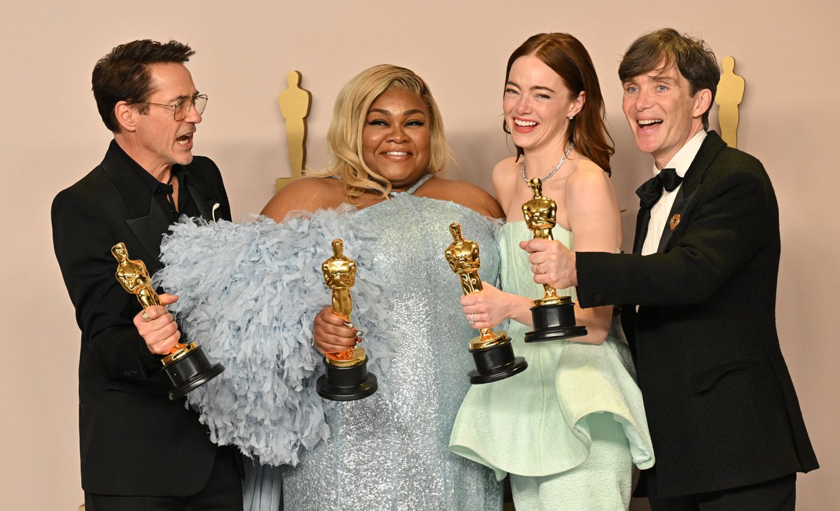 omelete's tweet photo. Os vencedores do #Oscars juntinhos 💖 ( 📷 Robyn Beck / AFP ) https://t.co/ORwsxFA3LB