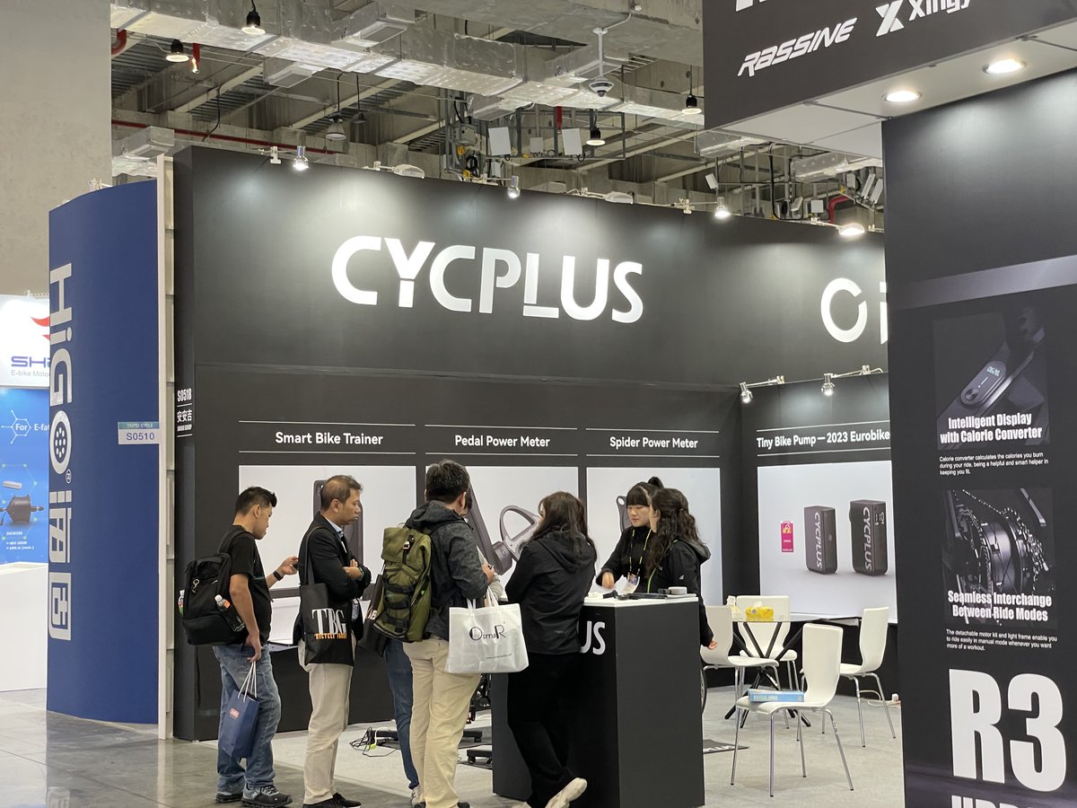 WORLDCYCLE_BLOG's tweet image. 今や携帯ポンプは手動式ではなく電動式の時代。ボトル位の大きさだと携帯用には大きすぎの重すぎ。cycplusはカステラひときれ位、120gで液晶付き。先週入荷した100個が残りわずかです。
worldcycle.co.jp/shopdetail/000…
#cycplus #as2pro