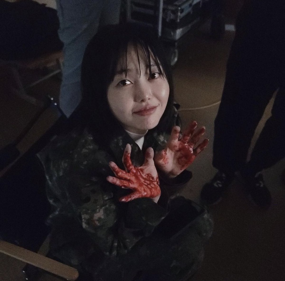 eyvahlarrolsun's tweet photo. ay bu sınıf başkanını ilk duty after schooldaki kız sanmıştım aşırı benzettim sebepsiz #PyramidGameEp2 https://t.co/z9ORqk0fj7