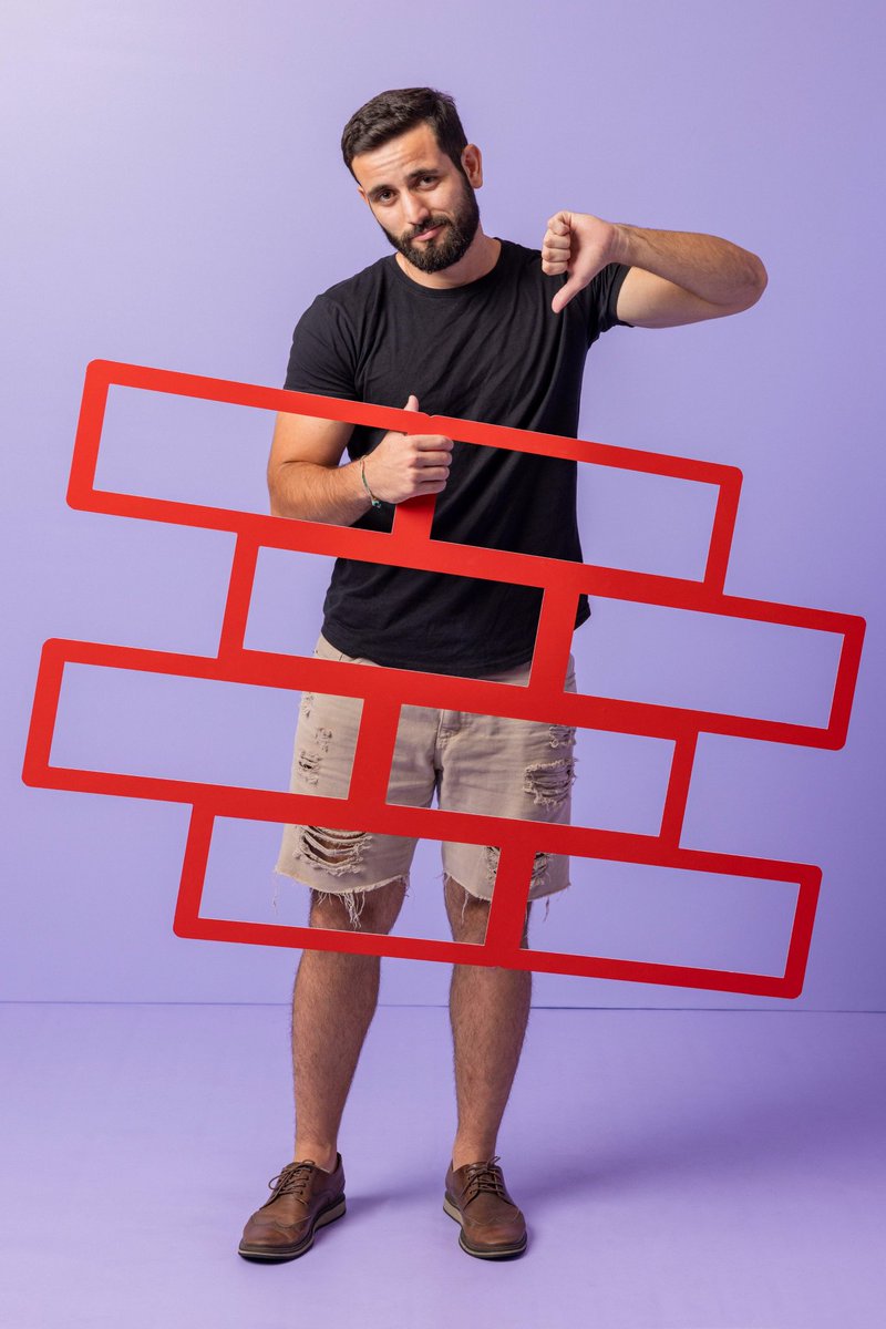 arl1son's tweet photo. Vocês estão encontrando alguma semelhança ? Kkk #bbb #batevolta #paredao https://t.co/kpqSxYmUnI