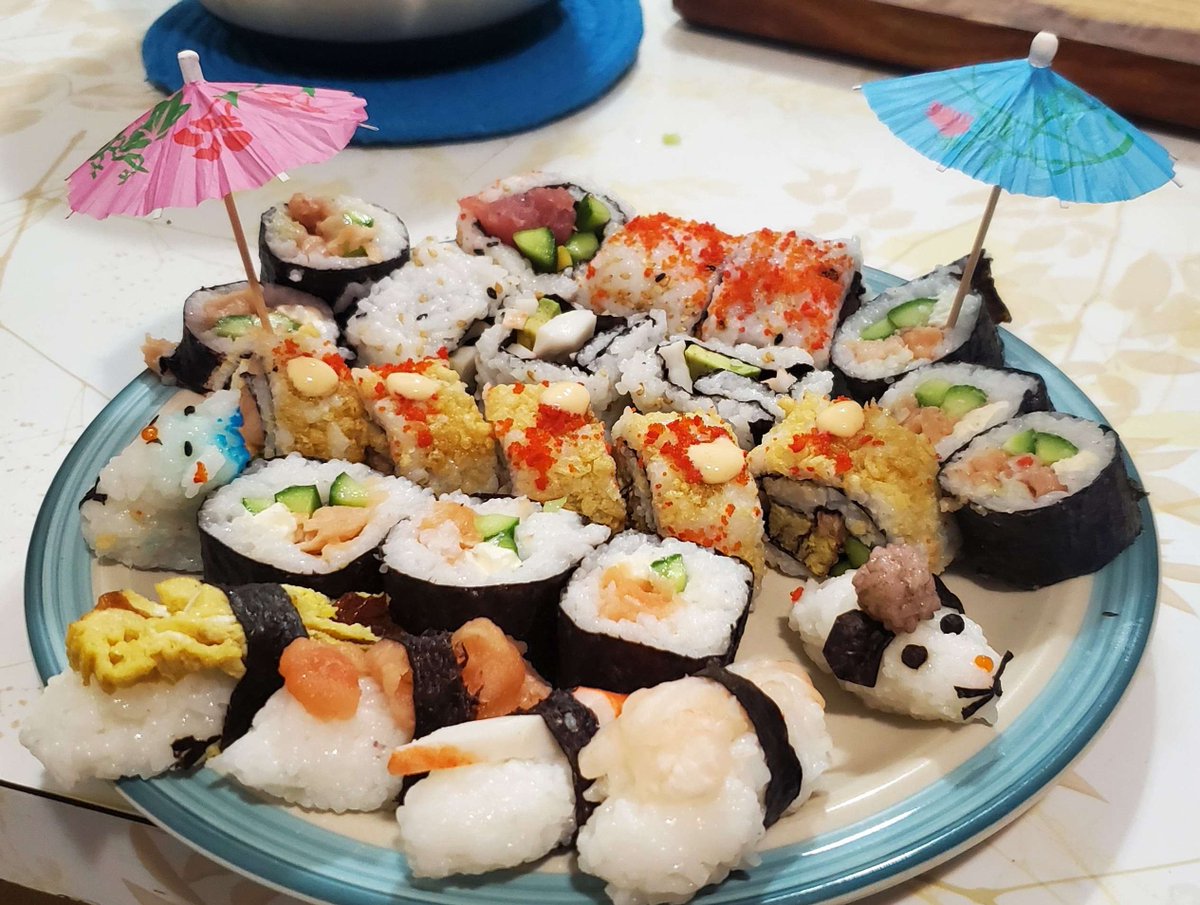 CaptainClone5's tweet photo. 3 Years of Streaming and feel like I have grown so much since then.🍚🍣🍣🥳🥳🎉🎉🍣
Today's Sushi Stream we made, California roll, Tamago Sushi, Sashimi, and some custom rolls with enough rice to make 2/4 of my mods. @LisaLatteVT @ratyxrd https://t.co/Jf9C65EzZ8