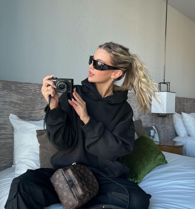 INTERACTION CALL !

 ♡ LIKE if Ken can interact with you
(reply and tag in posts, dm, etc.) !

  REPLY if you want a specific relationship with her ( platonic, romantic, familial, etc. )

she is bi w/no lean 
— must be 18+ to ship || 10 slots open.

↻ RETWEET to spread!