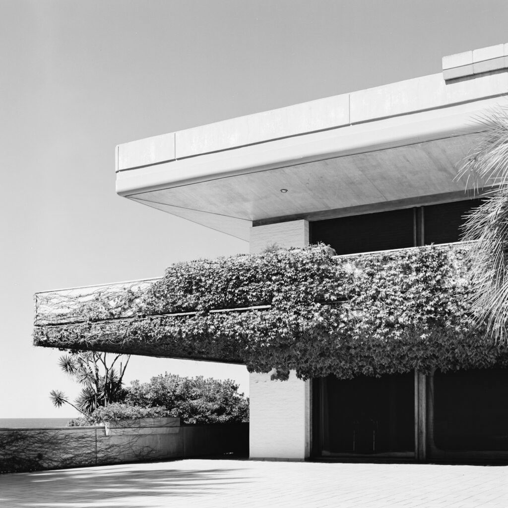 TRES60Blog's tweet image. Casa en Playa Brava, Punta del Este, Uruguay. Proyectada y construida en 1982 por el arquitecto argentino Ricardo Gomara.

Fotos de Leandro Villalba.

#PlayaBravaHouse #RicardoGomara #modernarchitecture #formamoderna