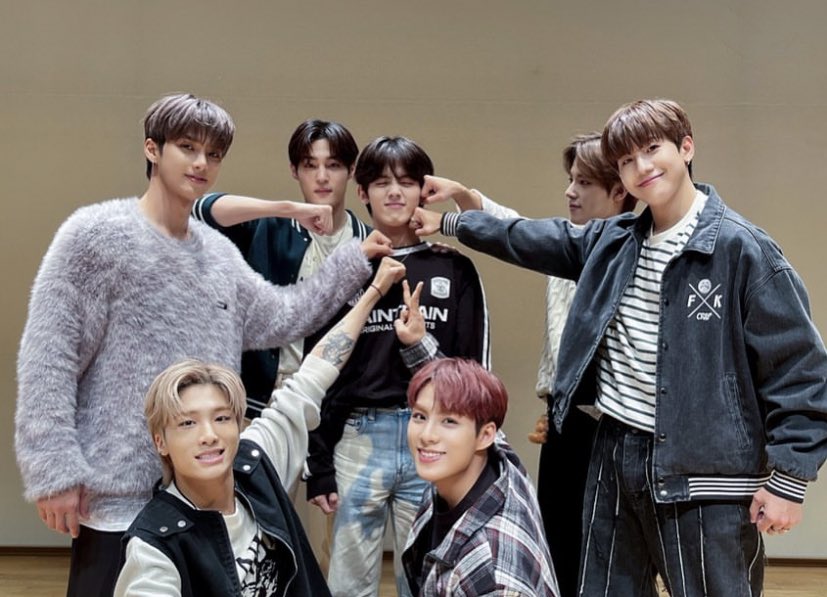 clown__nation's tweet photo. youβve come to 2 years already and I hope youβll go to even many more years together. you boys deserve the absolute best and so much more. youβve worked so hard and may this year be even better than the last. HAPPY 2nd ANNIVERSARY TAN πππ
#Colorful2yearswithTAN
#TAN https://t.co/0dsoqX0ObJ