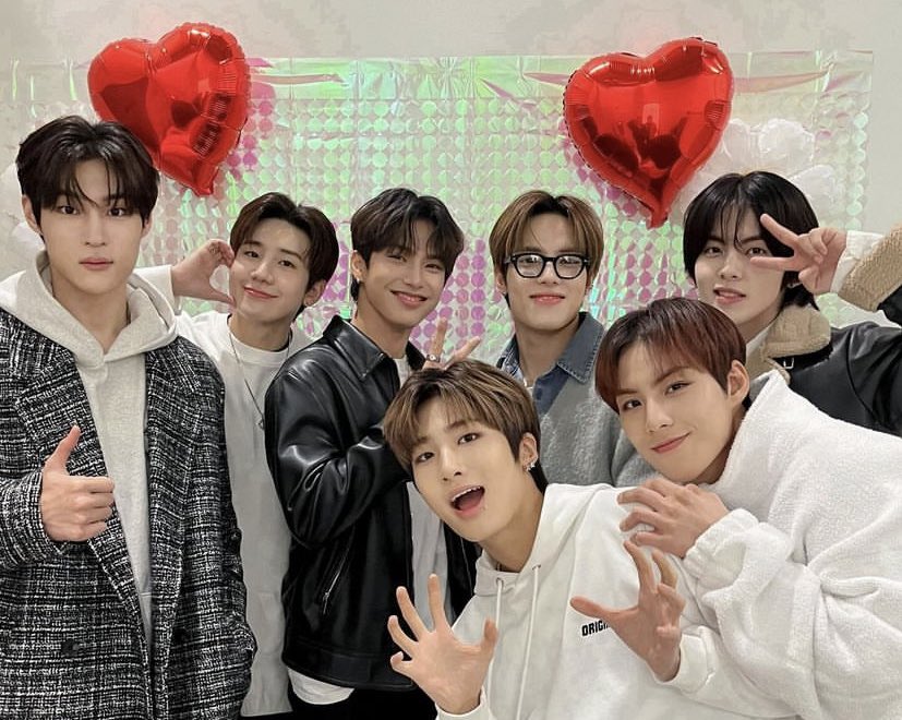 clown__nation's tweet photo. youβve come to 2 years already and I hope youβll go to even many more years together. you boys deserve the absolute best and so much more. youβve worked so hard and may this year be even better than the last. HAPPY 2nd ANNIVERSARY TAN πππ
#Colorful2yearswithTAN
#TAN https://t.co/0dsoqX0ObJ