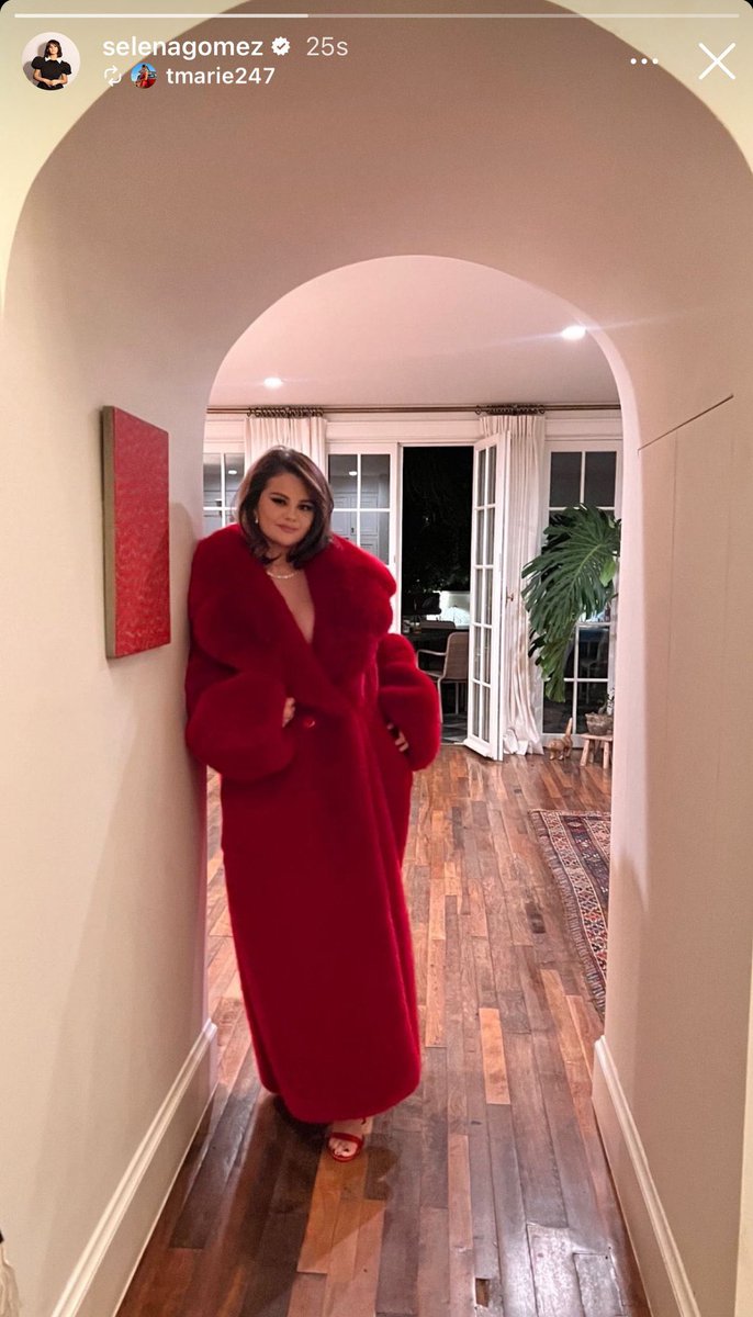 SelGomez_es's tweet photo. Selena Gomez 🔥 https://t.co/wbHQv9b4Pd