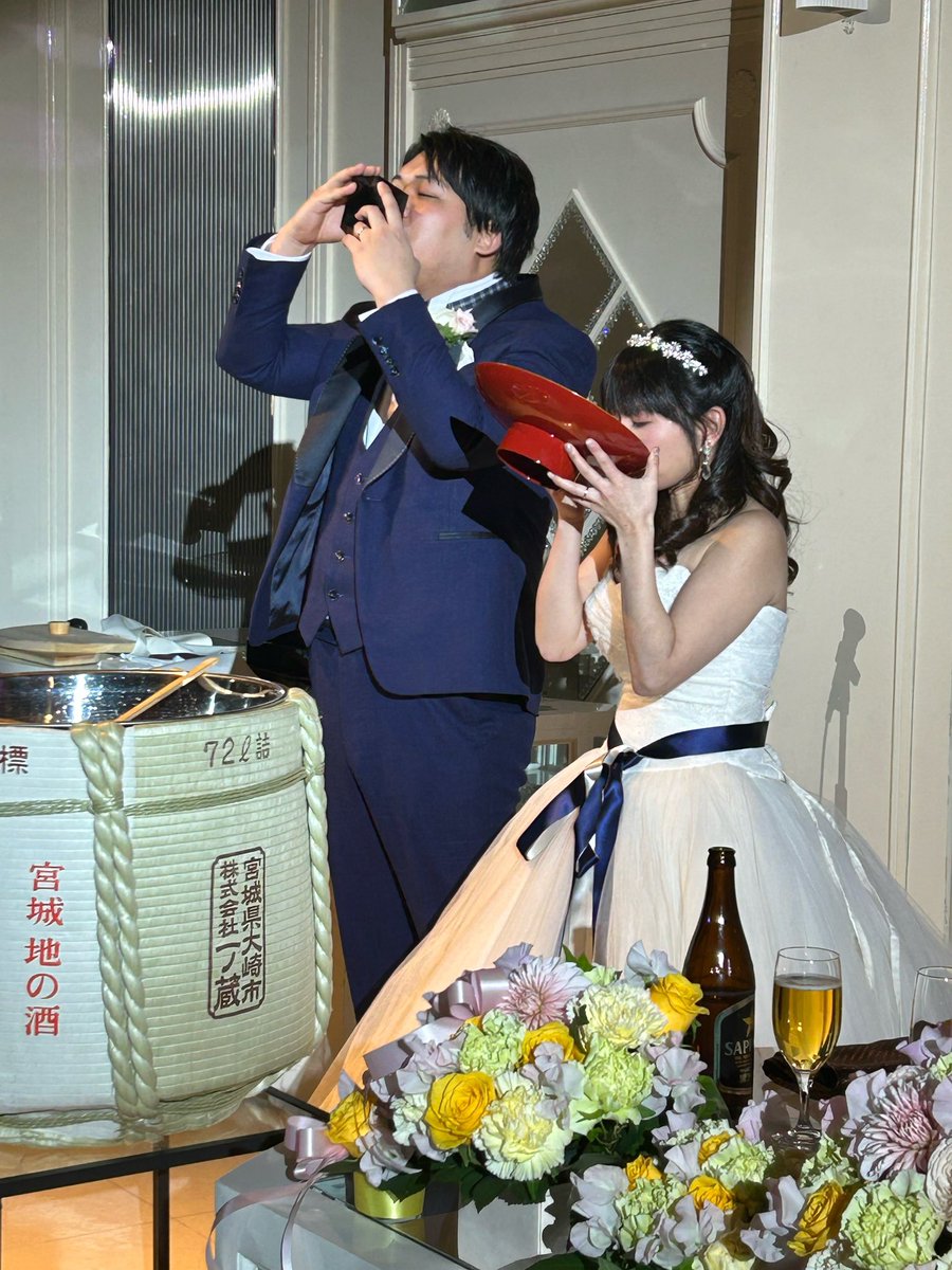 20120723's tweet photo. 土曜日楽しかったな〜。
緊張ゼロだったな〜。
余興の演奏狙って食って飲んでたわたし。
絶対肉食べるって決めてたから肉詰め込んだ🥺 https://t.co/qV96keMpNz