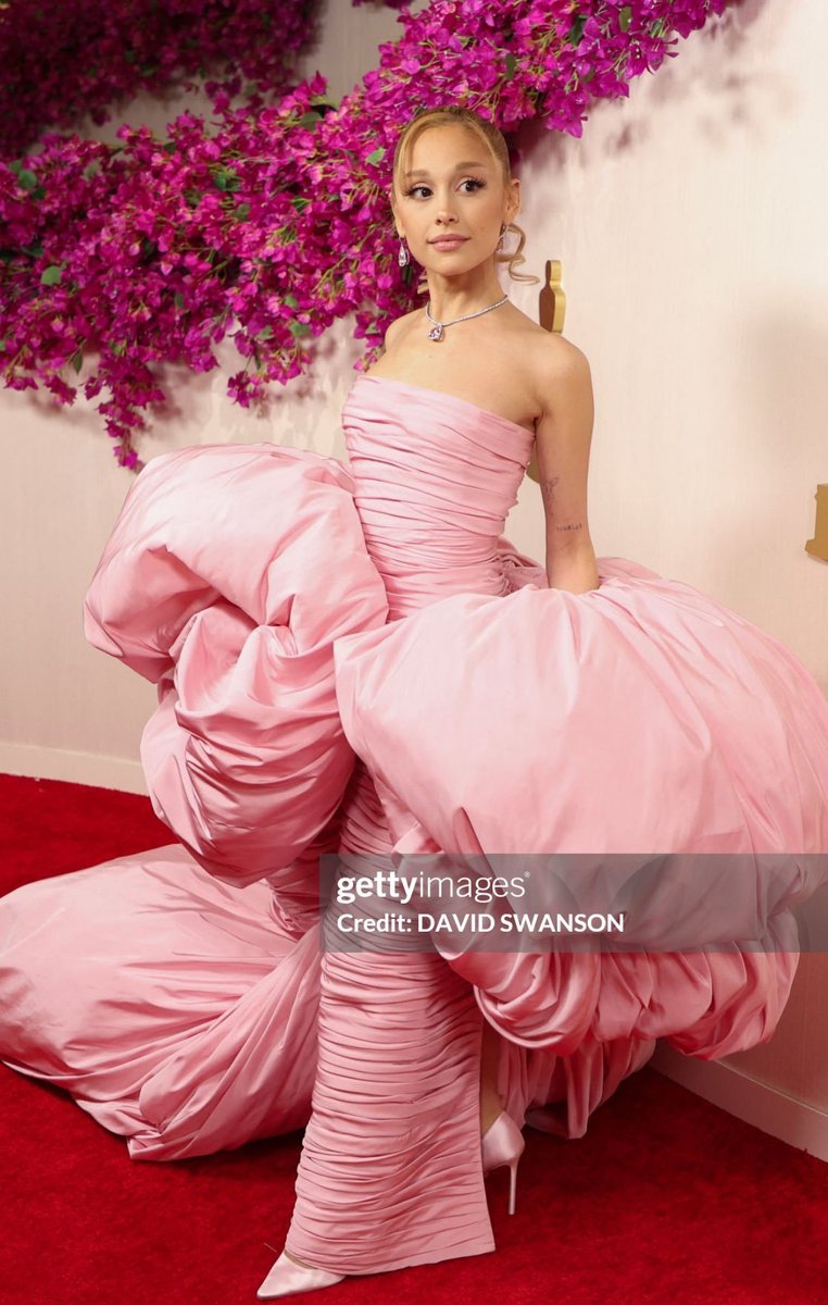 ArianaWorldHQ's tweet photo. Ariana Grande at the #Oscars2024 https://t.co/uioJIbra1L