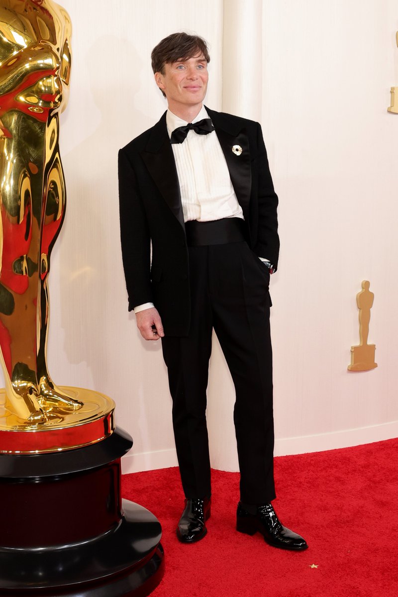 THR's tweet photo. Academy Award nominee Cillian Murphy is on the #Oscars red carpet https://t.co/gzhRi8ljUc
