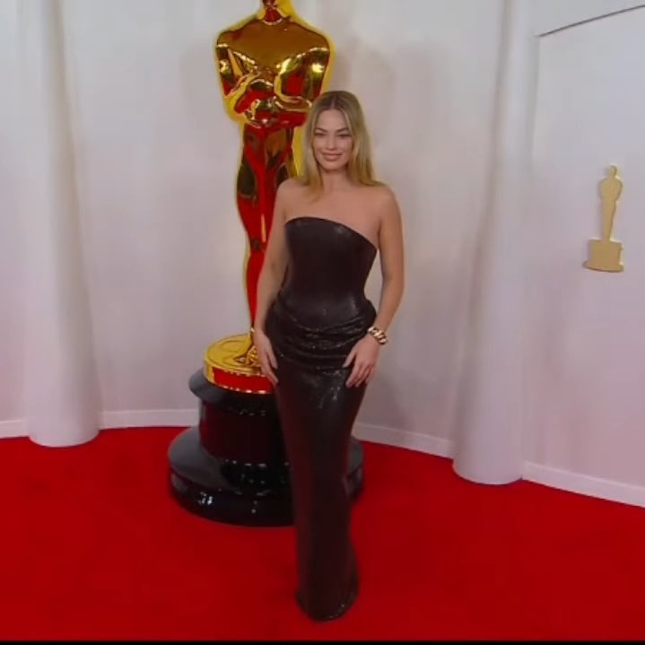 pablomartinsalg's tweet photo. Margot Robbie. #Oscars https://t.co/q6dvoYz1Mu