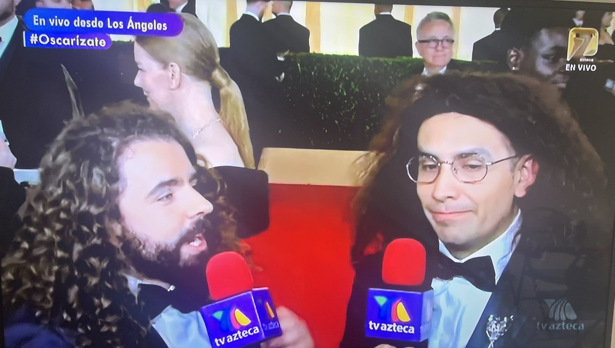 El Capi con peluca en los #Oscars2024 dejando en ridículo a México en un evento tan importante 🤦🏻‍♂️