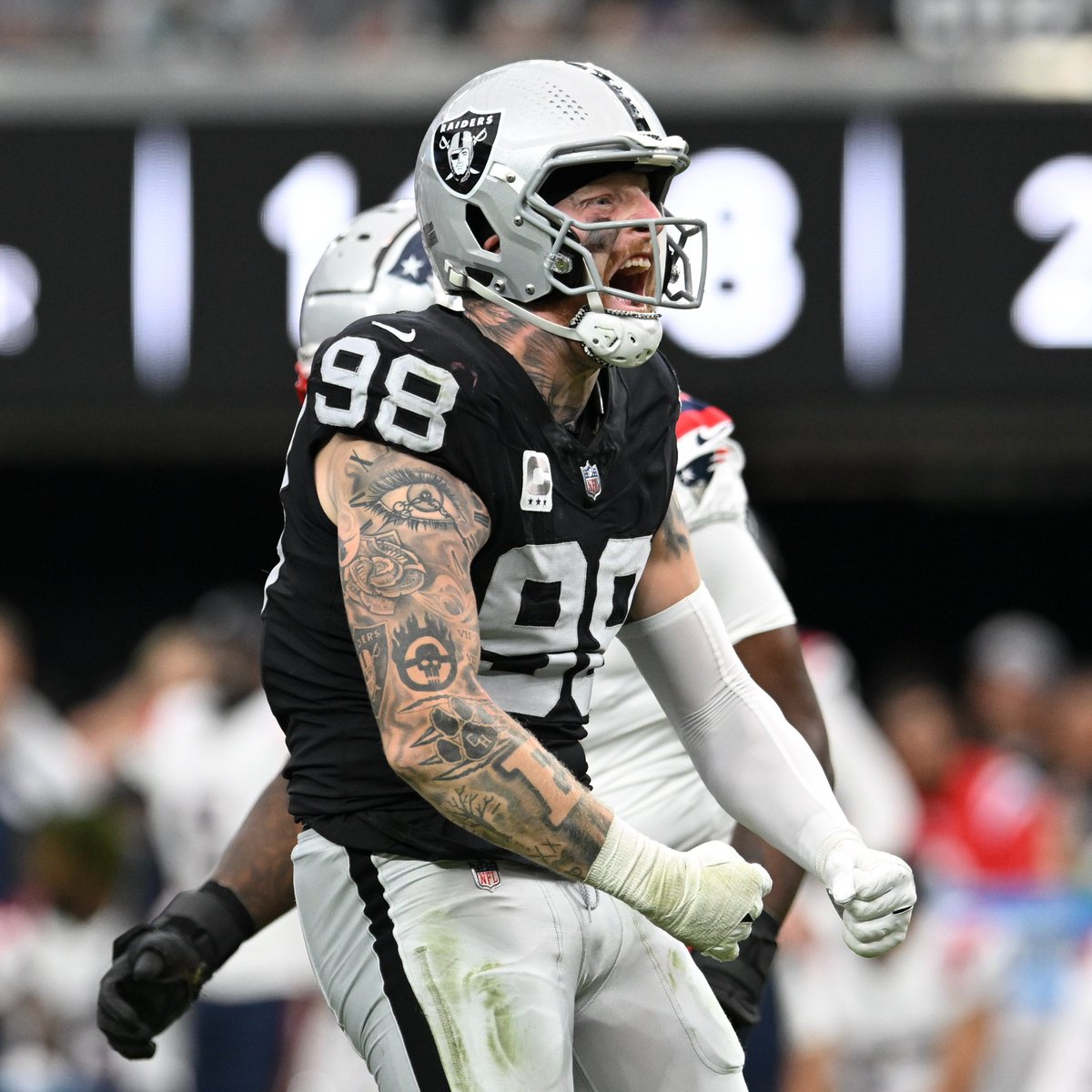 MLFootball's tweet photo. Maxx Crosby on the “Mahomes Rules” backlash that the #Raiders have been receiving from fans and the media:

“PEOPLE ARE SENSITIVE THESE DAYS” https://t.co/ZhoDQLfmTO