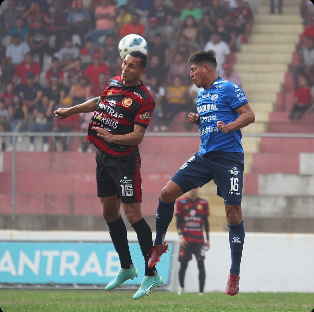 🚨 Coatepeque consigue su primera victoria en 16 juegos, ganándole (2-1) al #XelajuMC que no gana en fase regular de clasificación en condición de visita después de salir campeón. 

Los chivos sumaban tres partidos consecutivos sin recibir gol y también tres sin anotar.