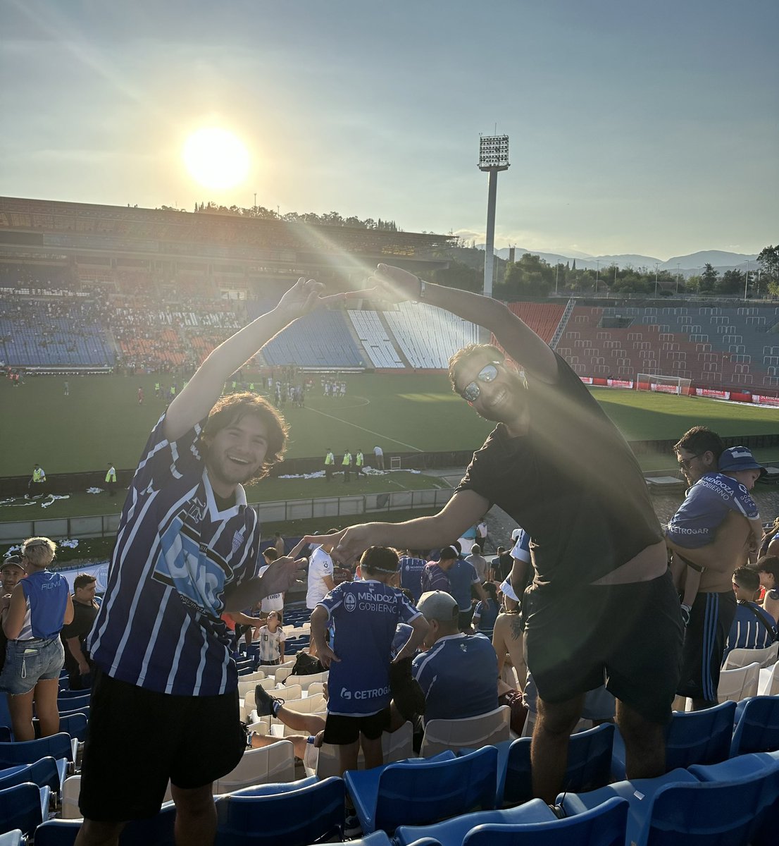 Tobyyy___'s tweet photo. FUSIÓN 👉🏻👈🏻 💥 
Vamos #godoycruz 💙🤍 https://t.co/DOpTOwnF6I