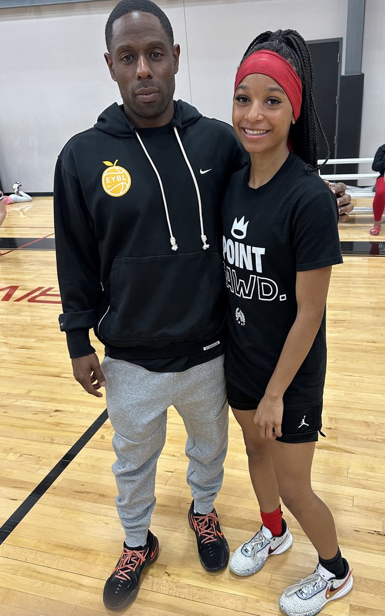 Kncrawf's tweet photo. I ❤️ the Crawford Coaches!! #FOE
#JustinsCoach #LegacyFoundation @bigbook15817 @TerranceMcClou2 @ShootingGuru1 @madi_crawford2 #ladydrivenation https://t.co/RSN85zJZad