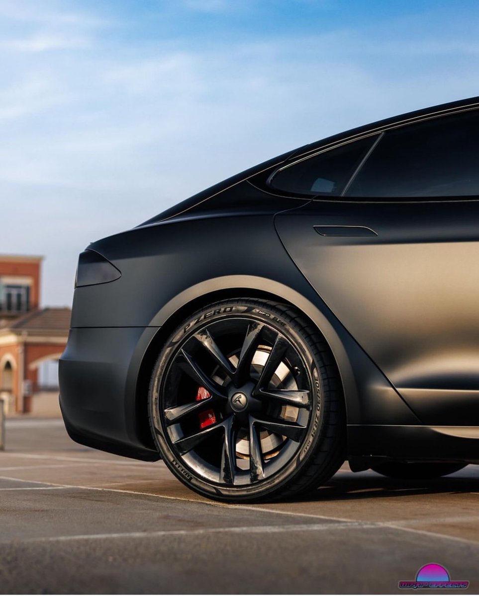 MonroeKapital's tweet image. I got a little bored and added a new wrap to the whip. S/O to @WrapEffectsKC for the first class work. #modelsplaid #Tesla