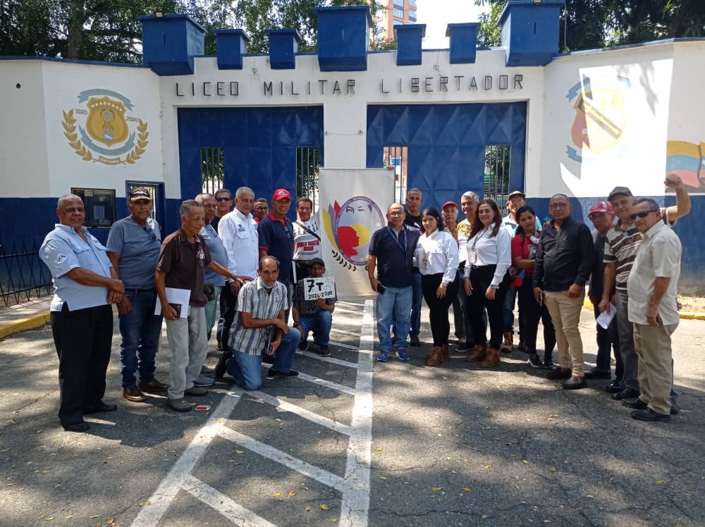 Reunión de la
Fundación Movimiento Bolivariano Revolucionario de la Reserva Activa General en Jefe Félix Antonio Velásquez desde m
Maracay, estado Aragua.

#PuebloMaduroAvanza